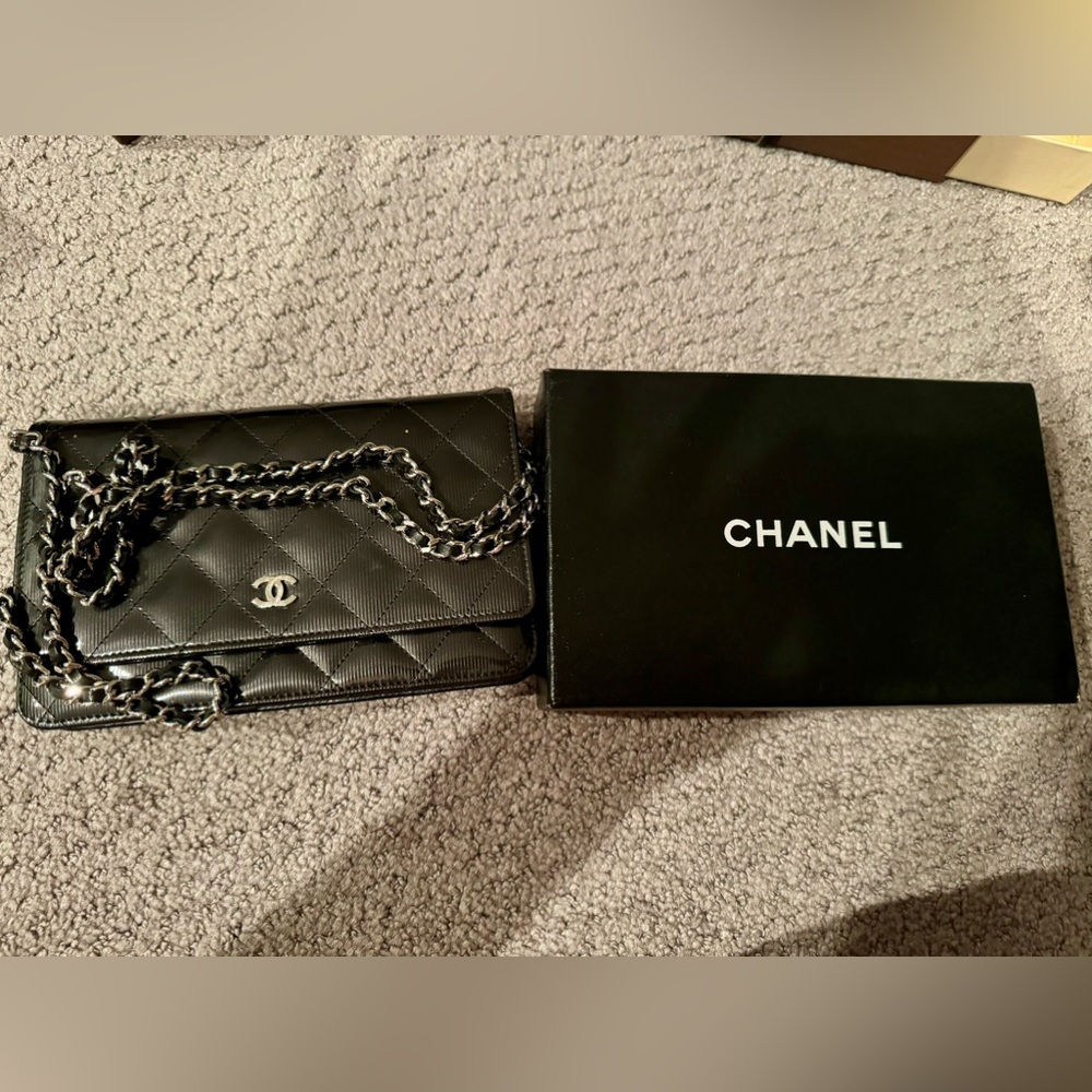 Authentic WALLET ON CHAIN Chanel bag never used